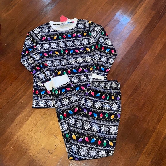 NWT Matching Family Christmas Light Pajama Set Women’s Size Medium - Picture 2 of 8